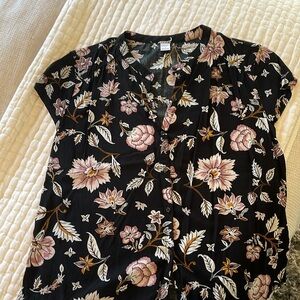 Old Navy black floral top